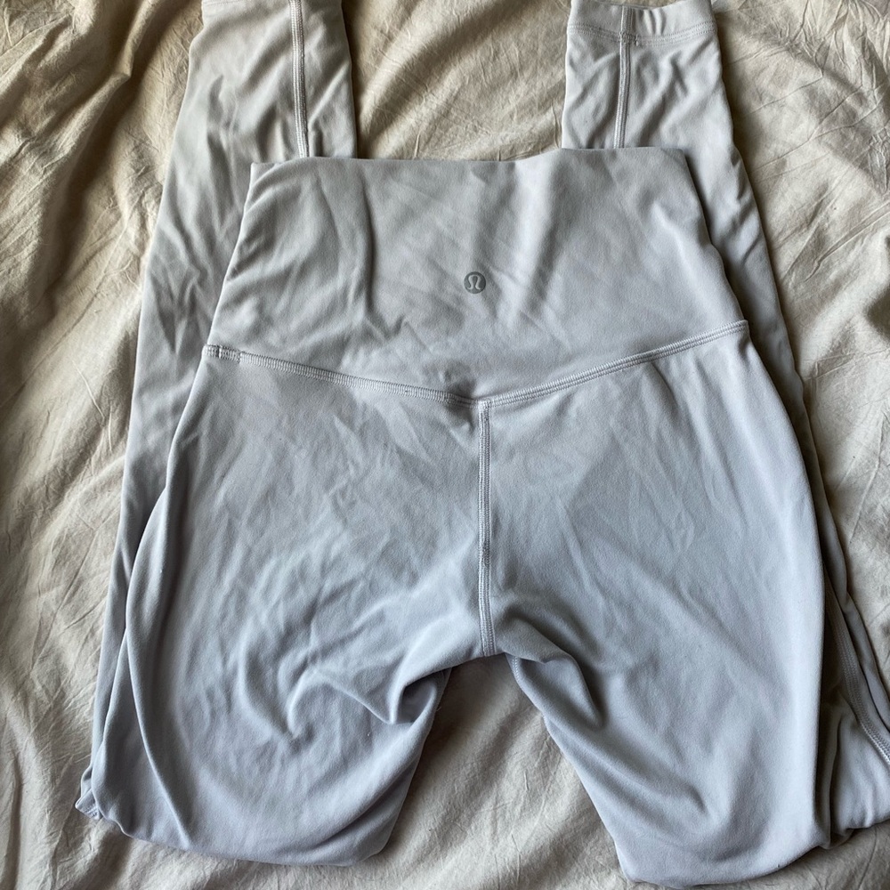 Lululemon Leggings 25” Light Lavender Double lined Align